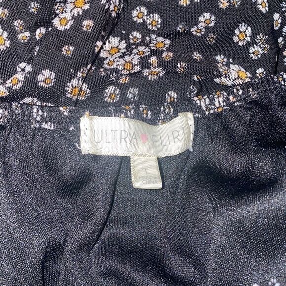 ✨ Juniors Emma Floral Ruched Short Sleeve Dress✨ - Picture 7 of 9